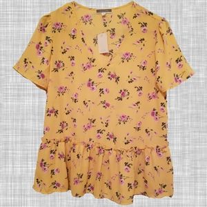 NWT! Pleione Floral Blouse w/ Ruffled Bottom